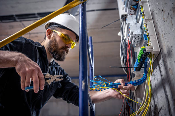 Best Emergency Electrical Repair  in Hutchinson, MN